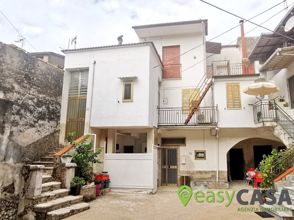 Casa con forno a Montecorvino Rovella (SA)